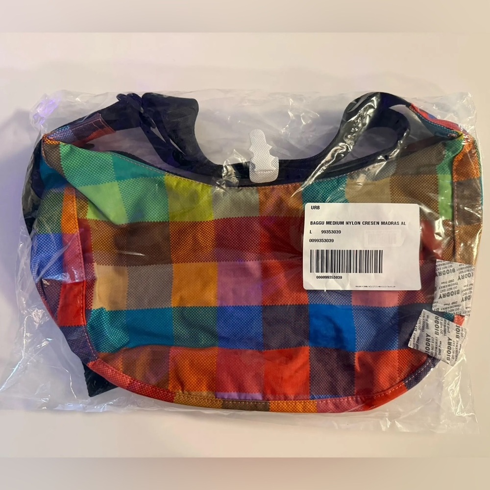 BAGGU Madras Medium Crescent Bag

Willing to trade for the everyday cloud bag.